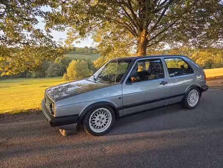 Volkswagen Golf 1.8 90