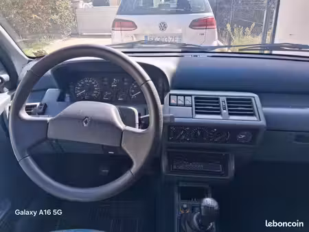 Renault Clio 1.4 80 RN