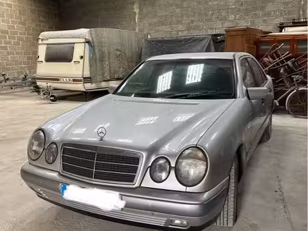 Mercedes-Benz Classe E E 290 V6 3.0 177