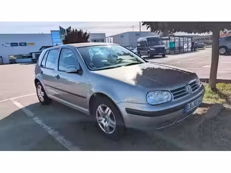 Volkswagen Golf 1.6 105