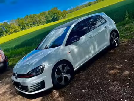 Volkswagen Golf GTI 2.0 TSI 220