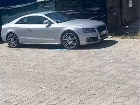 Audi A5 S5 V8 4.2 FSI 354 quattro