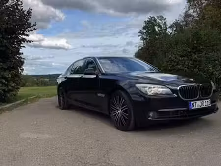 BMW Série 7 750i V8 4.4 407
