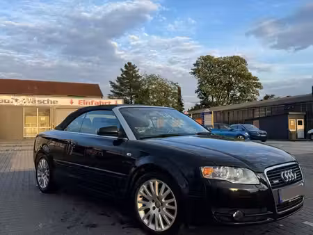 Audi A4 2.0 TDI 140 S line