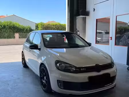 Volkswagen Golf GTI 2.0 TSI 210