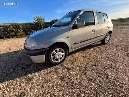 Renault Clio 2.0 90 Initiale