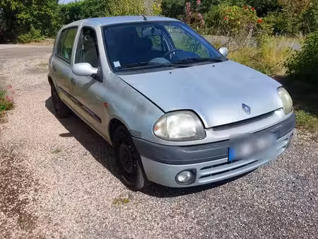 Renault Clio 75