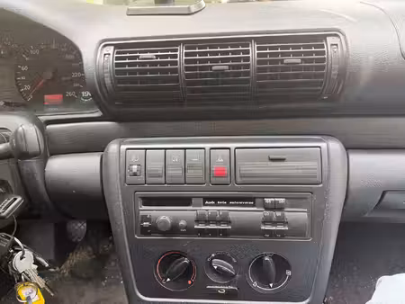 Audi A4 1.6 101