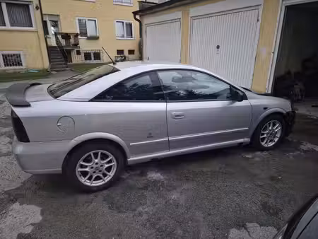 Opel Astra 2.2 147