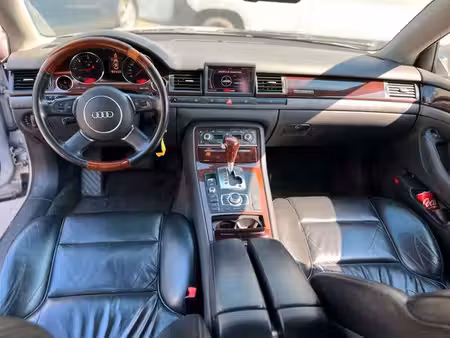 Audi A8 quattro