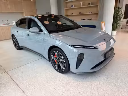 NIO ET5 