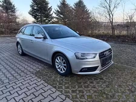 Audi A4 2.0 TDI 143 Attraction