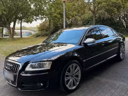 Audi A8 V8 4.2 TDI 326 quattro