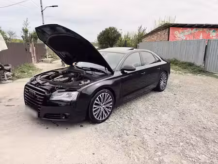 Audi A8 V8 4.2 FSI 372 quattro