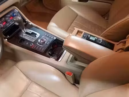 Audi A8 quattro