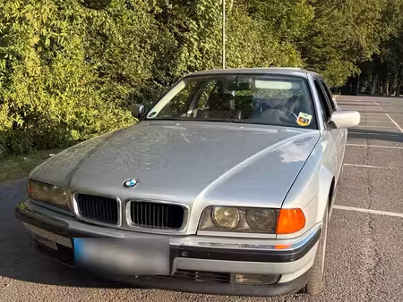 BMW Série 7 728i 2.8 193