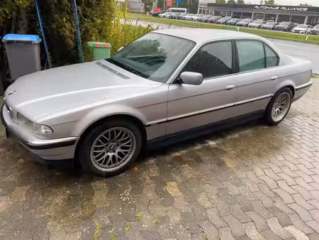 BMW Série 7 728i 2.8 193