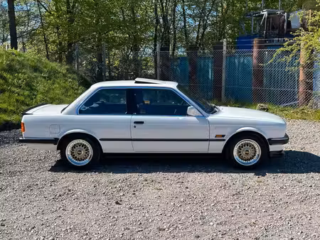 BMW Série 3 325i