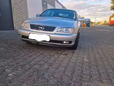 Opel Omega 2.6 144 Elegance