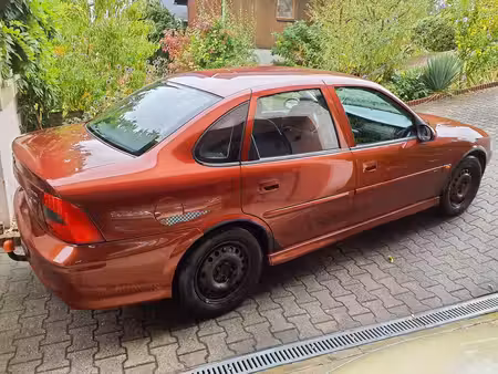 Opel Vectra 1.6 100