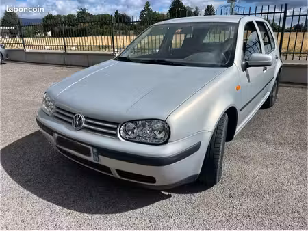 Volkswagen Golf 1.6 100
