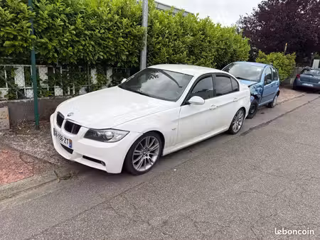 BMW Série 3 323i