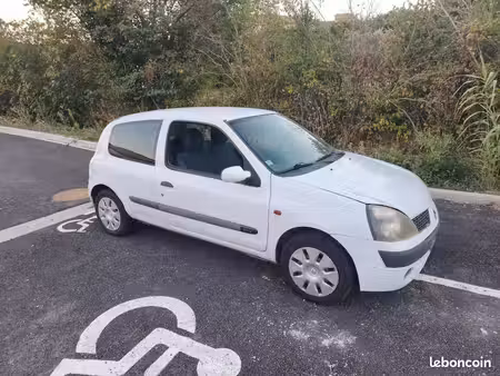 Renault Clio 75