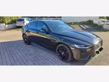 Jaguar XE D200 2.0 204 R-Dynamic Black 4x4