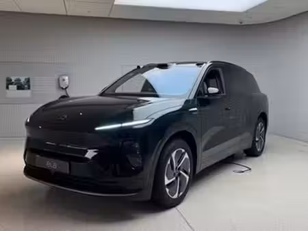 NIO EL8 