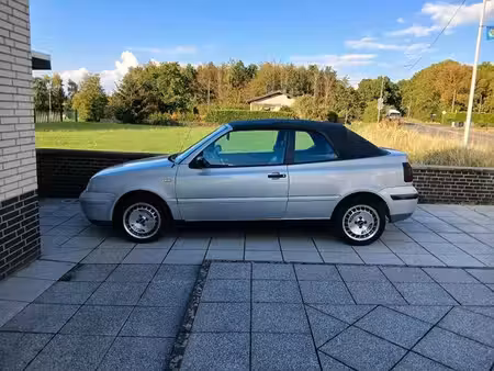 Volkswagen Golf 1.8 90