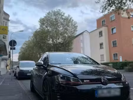 Volkswagen Golf GTI 2.0 TSI 220