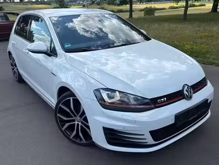 Volkswagen Golf GTI 2.0 TFSI 230