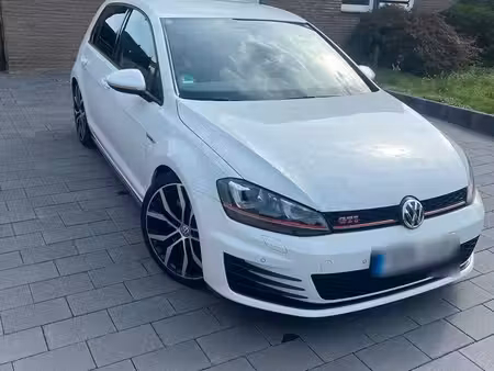 Volkswagen Golf GTI 2.0 TSI 230 Performance