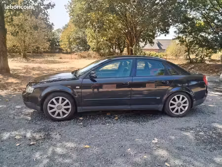Audi A4 V6 2.5 TDI 155 S line