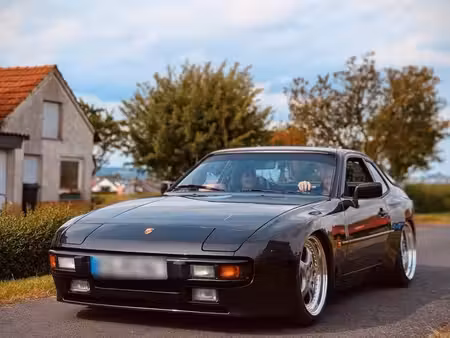Porsche 944 