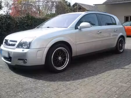 Opel Signum V6 3.2 211