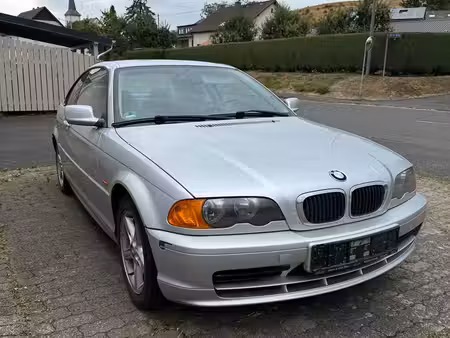 BMW Série 3 318i 2.0 143