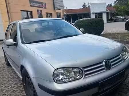 Volkswagen Golf 1.6 105