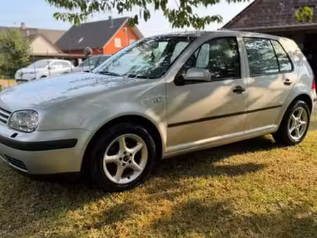 Volkswagen Golf 1.6 105
