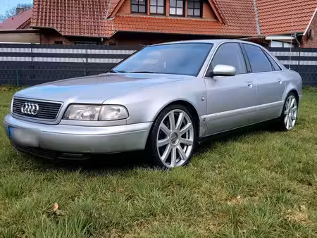 Audi A8 V8 4.2 quattro