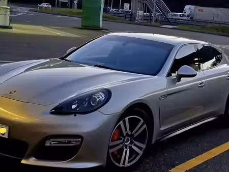 Porsche Panamera GTS V8 4.8 4x4