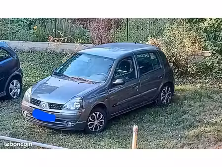 Renault Clio 75