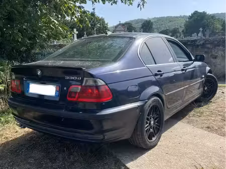 BMW Série 3 330d 3.0 183