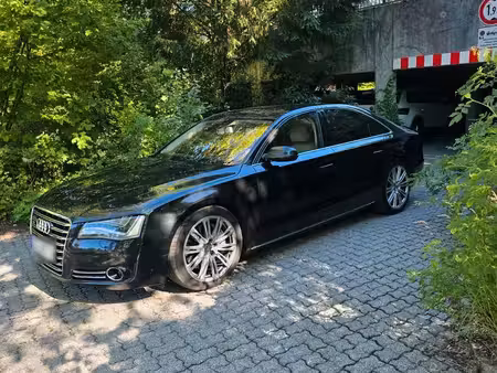 Audi A8 V8 4.2 FSI quattro