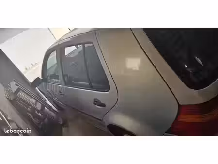 Volkswagen Golf 75