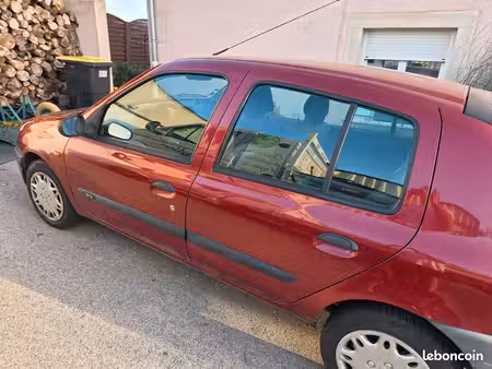 Renault Clio 75