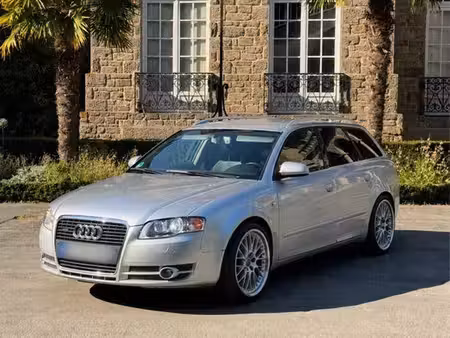 Audi A4 V6 3.2 FSI 256