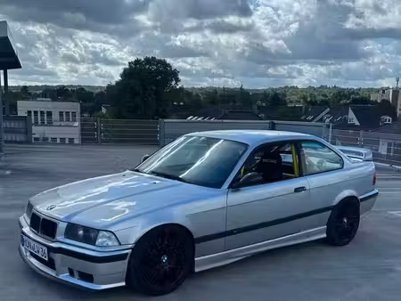 BMW Série 3 325i 2.5 192
