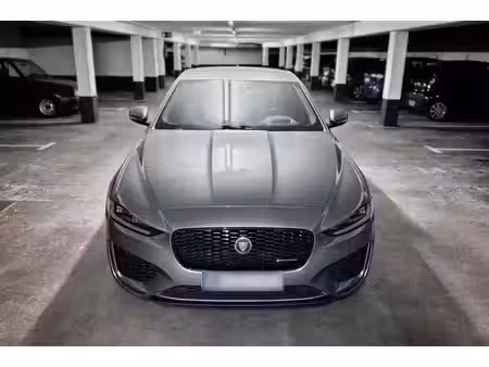 Jaguar XE P250 2.0 250 R-Dynamic Black