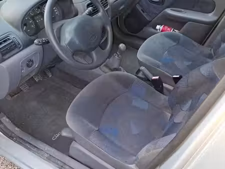 Renault Clio 75